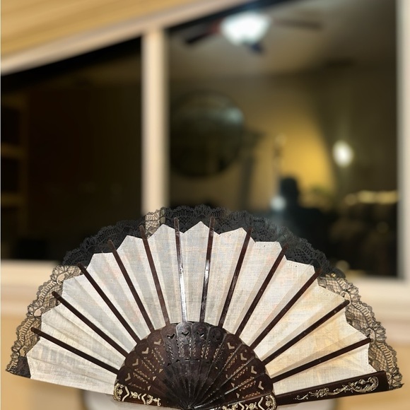 Authentic Cuban Folding hand fan with lace and Hotel Decor Design - Picture 10 of 10